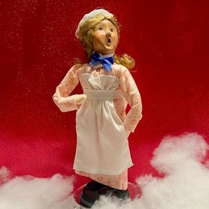 Byers' Choice Caroler – Young Girl Wearing an Apron – 2001